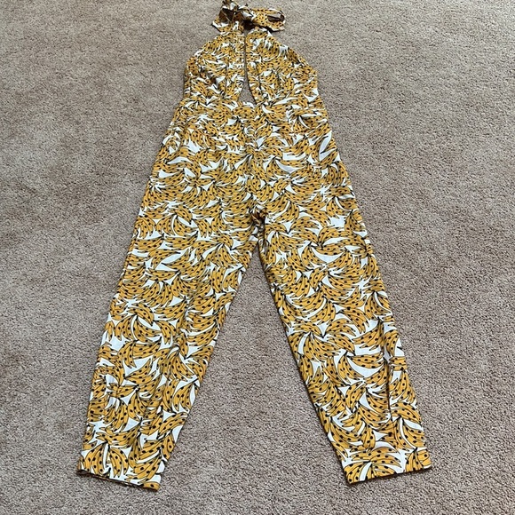 Farm rio medium banana print crossover halter backless jumpsuit . - Picture 8 of 12